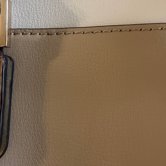 MICHAEL KORS Mott Messenger Crossbody - Picture 13 of 13